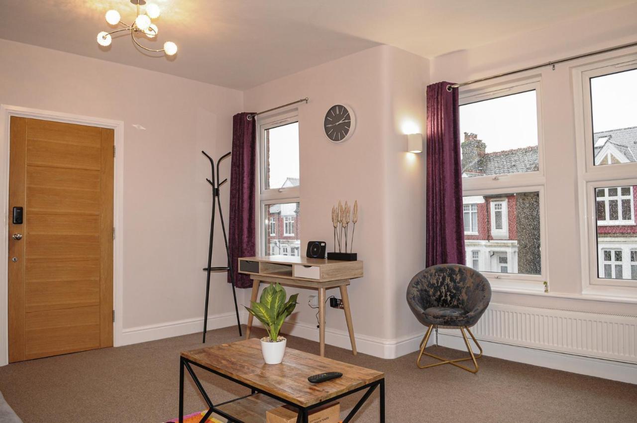 Luxury 5 Star London Apartment - Parking, Garden, Nr Greater London Metro Stations Экстерьер фото
